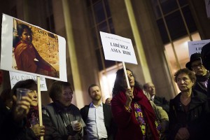 2014-10-29 17:09:03 People hold signs reading "Free Asia Bibi" as they demonstrate on the Parvis des droits de l'homme in Paris on October 29, 2014, to protest against the death sentence handed down to Pakistani Asia Bibi. Bibi's death sentence for blasphemy was upheld by an appeal court in Pakistan on October 17. Bibi, a Christian mother of five, was sentenced to death for blasphemy in November 2010 after being accused by Muslim women in her village of insulting the Prophet Mohammed. AFP PHOTO / MARTIN BUREAU